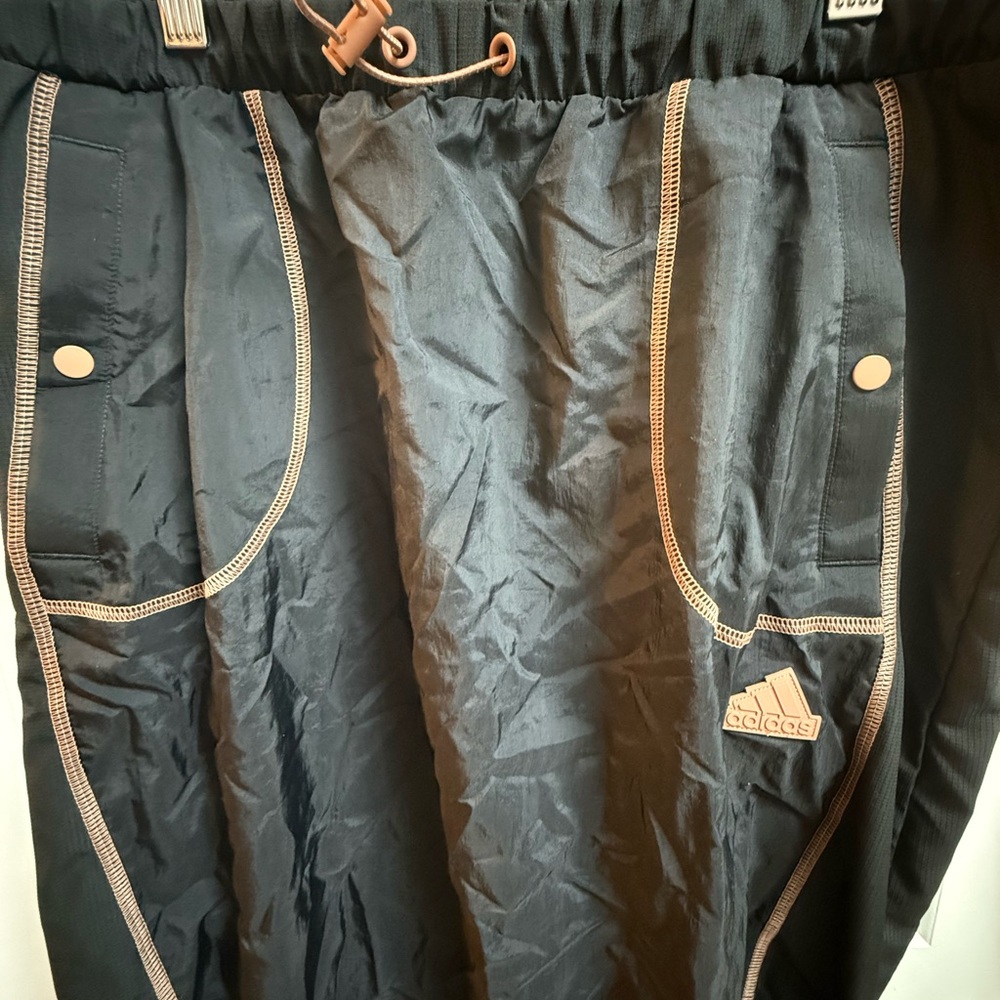 Adidas Drawstring Jogger Parachute Cream/ Pink Stitching SKIRT. Brand New! - Picture 2 of 12